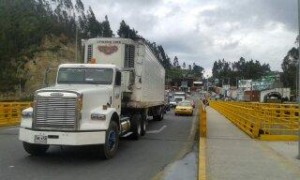 Al menos el 95% de transportistas de Nariño realizan viajes comerciales hacia y desde Ecuador. Foto: Edison Guerrón/Andes