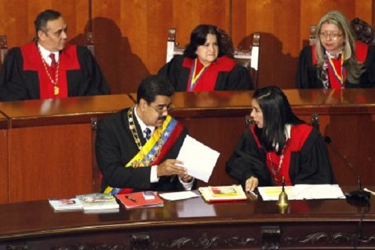 Maduro con sus jueces. El sueño del Poder Judicial propio cumplido (Foto AVN)