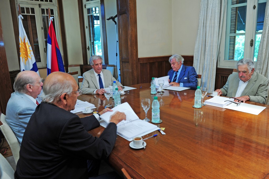 PresidenteTabaré Vázquez junto a ex presidentes Jorge Batlle, Julio María Sanguinetti, Luis Alberto Lacalle y José Mujica