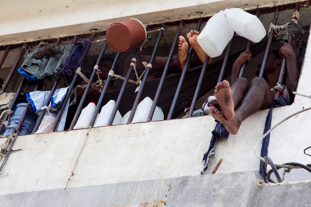A pesar de los esfuerzos hechos por el Estado para mejorar la infraestructura penitenciaria, expertos de la ONU consideran que aún persisten condiciones de hacinamiento en las cárceles ecuatorianas. Foto de archivo: ONU/Victoria Hazou 